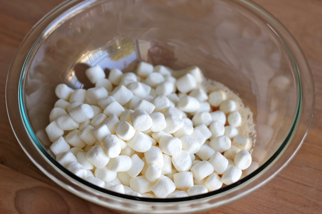 Brown Butter White Chocolate Rice Krispie Treats - How can you ever go wrong with browned butter and a decadent white chocolate glaze?!