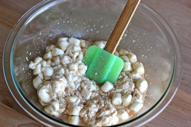 Brown Butter White Chocolate Rice Krispie Treats - How can you ever go wrong with browned butter and a decadent white chocolate glaze?!