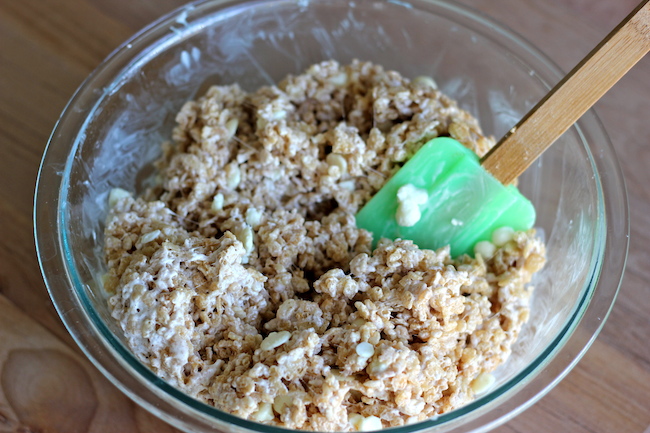 Brown Butter White Chocolate Rice Krispie Treats - How can you ever go wrong with browned butter and a decadent white chocolate glaze?!