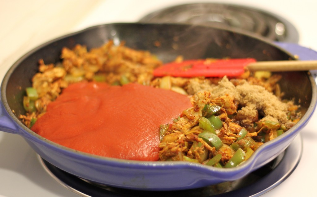 BBQ Chicken Cornbread Pie - The best kind of pie is when BBQ chicken goodness is sitting on a bed of fluffy, crumbly cornbread!