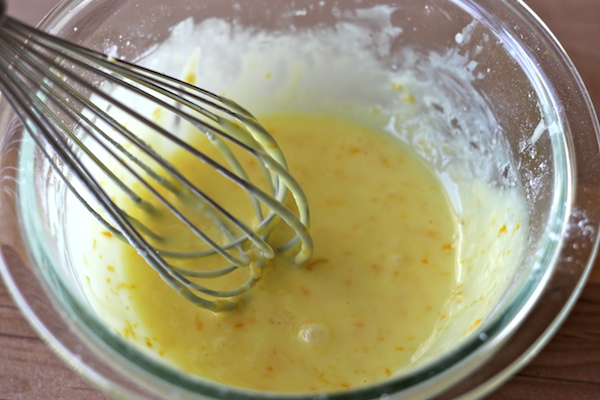 Orange Sour Cream Muffins with Zesty Orange Glaze - Start your mornings off right with these refreshing muffins with a decadent glaze!