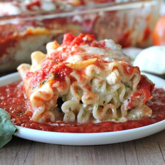 Chicken Pesto Lasagna Roll-Ups