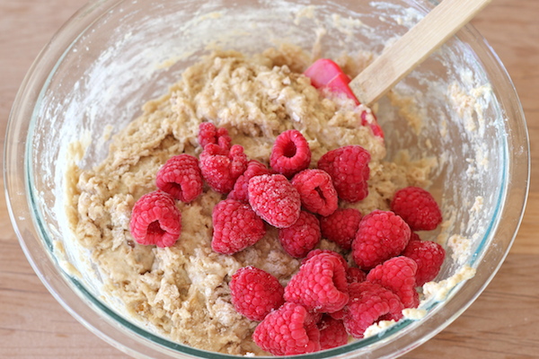 Raspberry Crumb Muffins - Start your mornings off right with these hearty muffins topped with a crumb topping that is to die for!