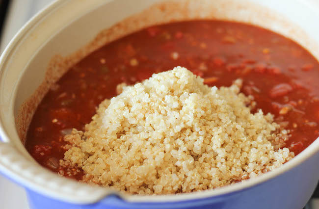 Quinoa Chili - This vegetarian, protein-packed chili is the perfect bowl of comfort food that you can eat guilt-free!