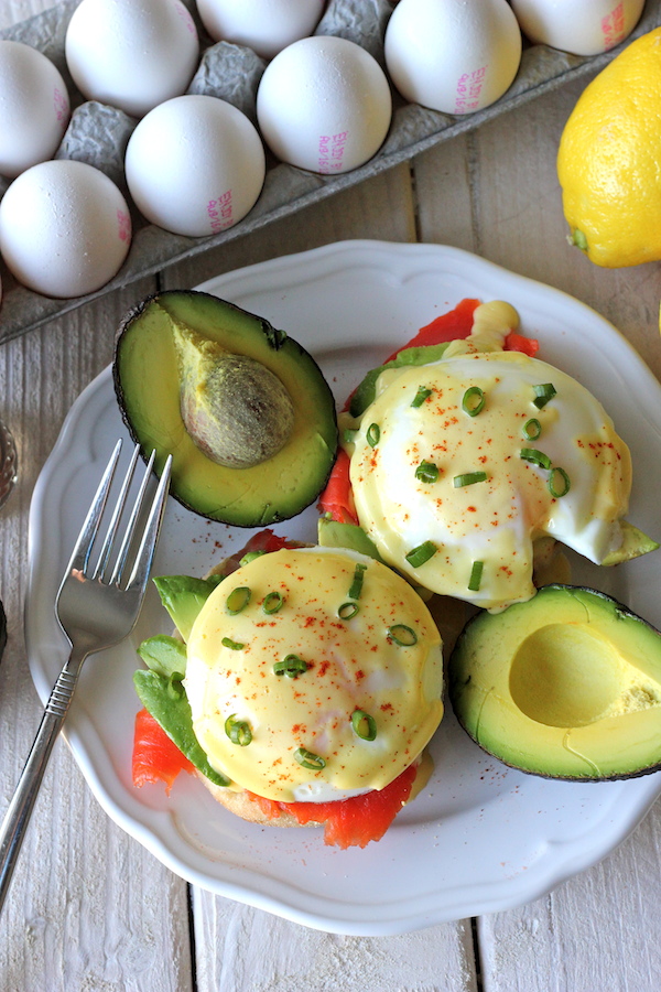 Smoked Salmon Eggs Benedict - No need to overpay for restaurant eggs benedict anymore. This homemade version is so easy and much cheaper!