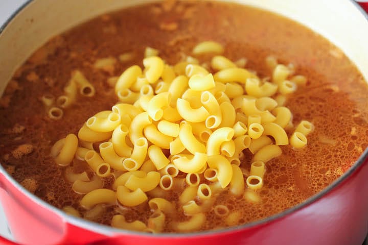 One Pot Chili Mac and Cheese - Two favorite comfort foods come together in this easy, 30 min one-pot meal that the whole family will love!