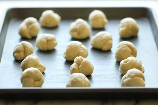 Easy Garlic Parmesan Knots - Fool-proof, buttery garlic knots that come together in less than 20 min - it doesn't get easier than that!