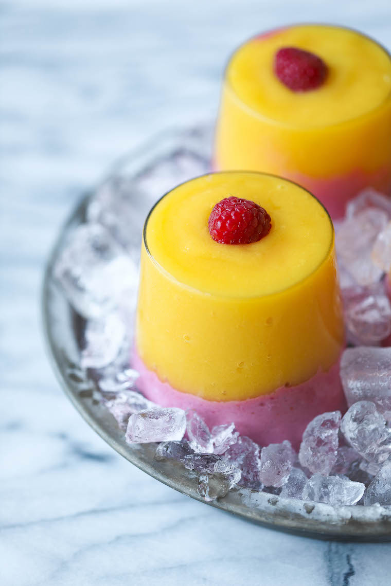 Raspberry Sunrise Smoothie - 4-ingredient raspberry mango smoothie - so easy and amazingly refreshing!