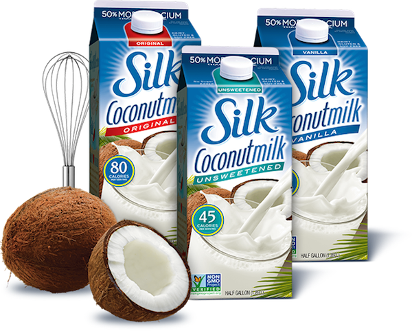 Skinny Queso Dip - An amazingly cheesy and creamy dip that you can enjoy guilt-free. It's so good, you'll want to eat this with a spoon!