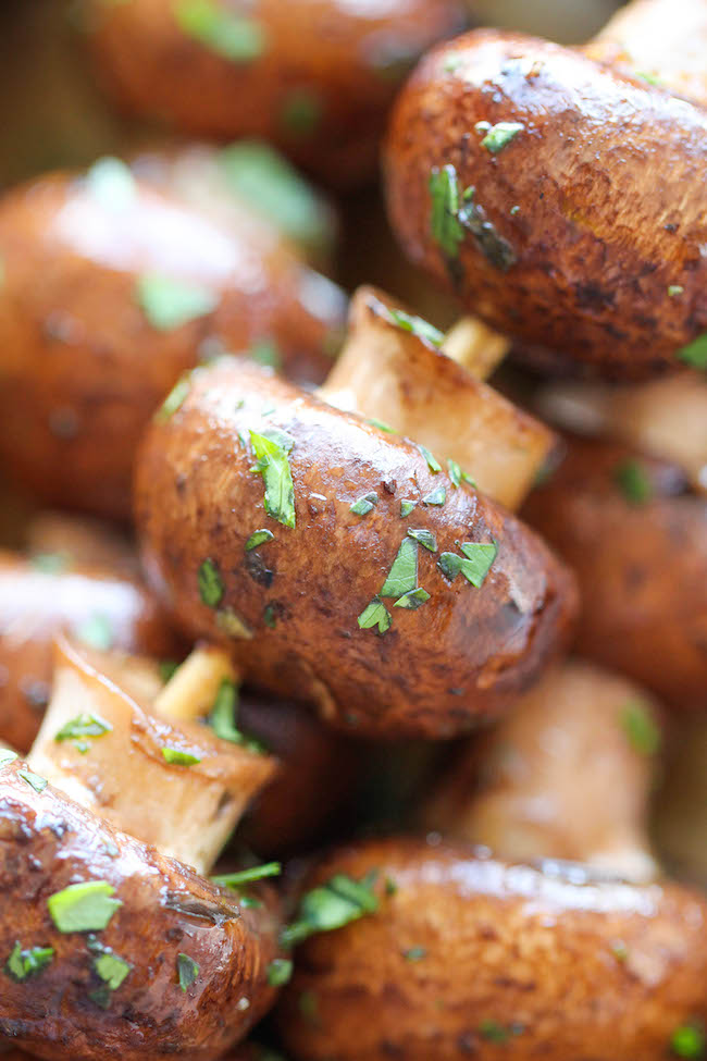 Garlic Mushroom Kabobs - The best and easiest mushrooms ever! It's so good, you'll want to make it every single day of the week!