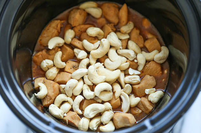 Slow Cooker Cashew Chicken - A Chinese takeout favorite made right in your crockpot. All you need is 10 min prep. Doesn't get easier or healthier than that!