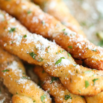 Easy Garlic Butter Breadsticks