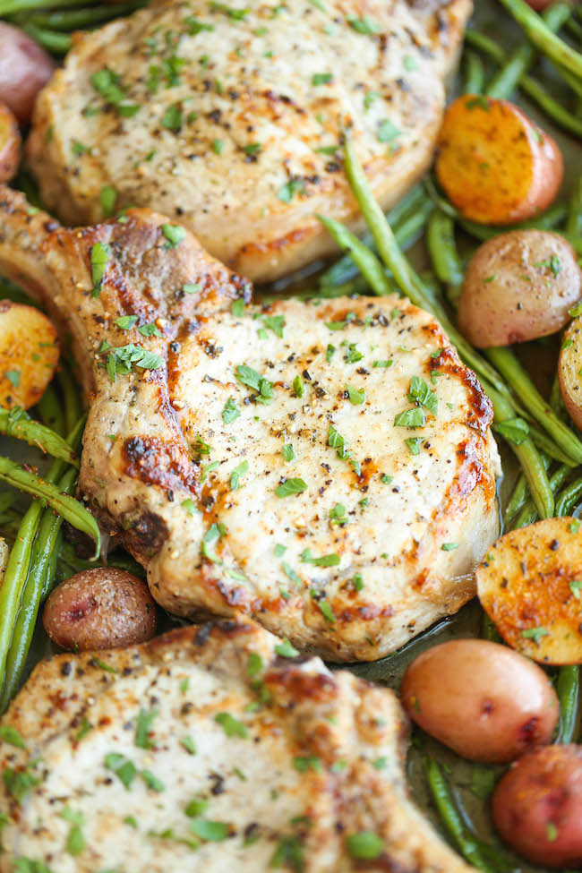 One Pan Ranch Pork Chops and Veggies - The easiest 5-ingredient meal EVER! And yes, you just need one pan with 5 min prep. It's quick, easy and effortless!