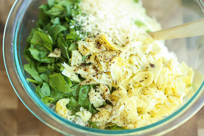 Spinach and Artichoke Dip Roll Ups - Everyone's favorite dip is stuffed into a flaky, buttery crescent roll, oozing with all that melted cheesy goodness!