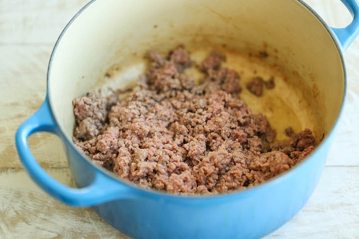 Homemade Hamburger Helper - Beef stroganoff made completely from scratch in ONE POT in less than 30 min. And it tastes 10000x better than the boxed stuff!