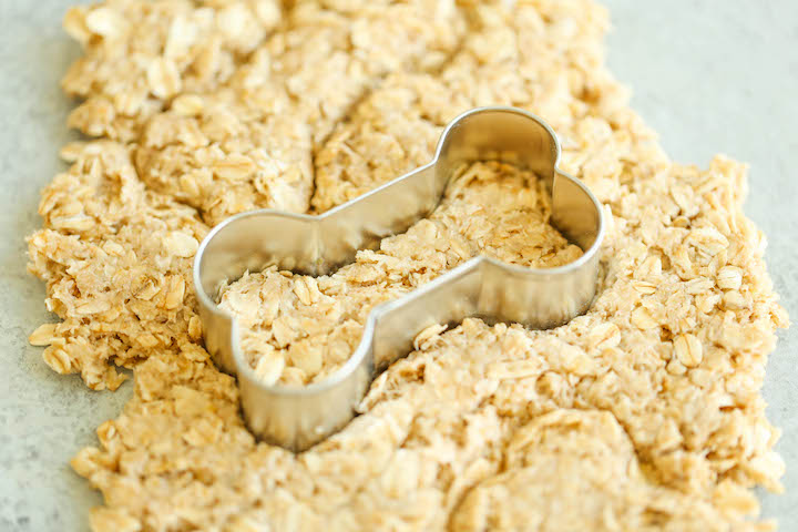 Peanut Butter Banana Dog Treats - All you need is 4 ingredients for these hypoallergenic treats! And the coconut oil makes these so HEALTHY for your pup!