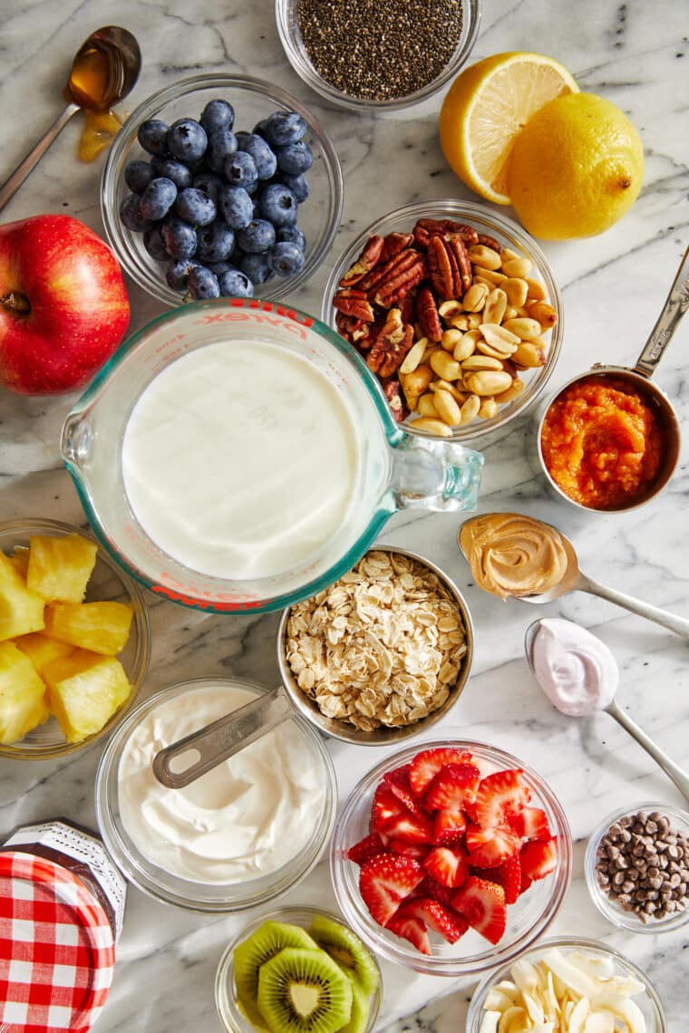 Easy Overnight Oats - Soak your oats overnight for the quickest breakfast all week long! You can double/triple the recipe. It's just so easy!