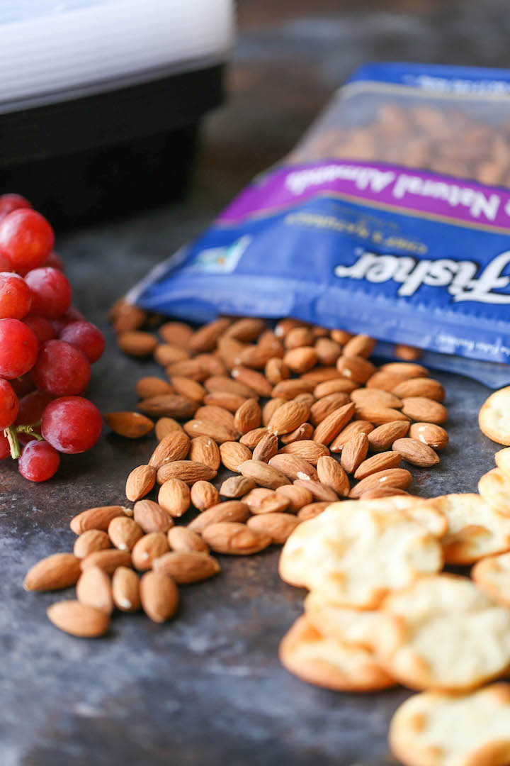 DIY Pizza Lunchables - This is so much better, tastier and healthier than the store-bought kind! Prep/make ahead of time for the week in just 10-15 min!