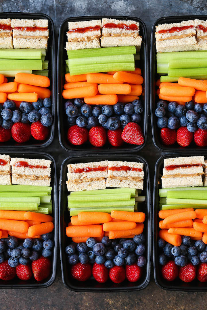 Copycat Starbucks PB&J Bistro Box - Save money and calories by prepping your own PB&J whole wheat snack boxes for the entire week! Only 315 calories!