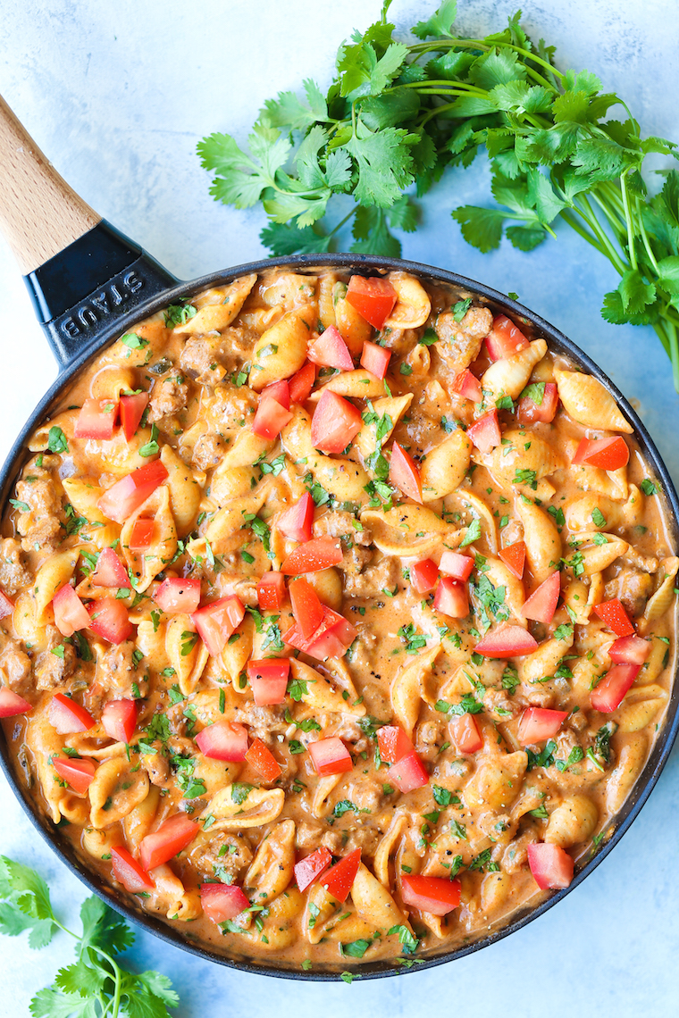 Creamy Taco Shells - My favorite 30-min weeknight meal! Made with hamburger meat and everyone's favorite taco flavor goodness. Everyone will LOVE THIS!