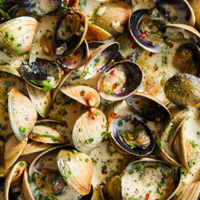 Garlic Butter Clams with White Wine Cream Sauce