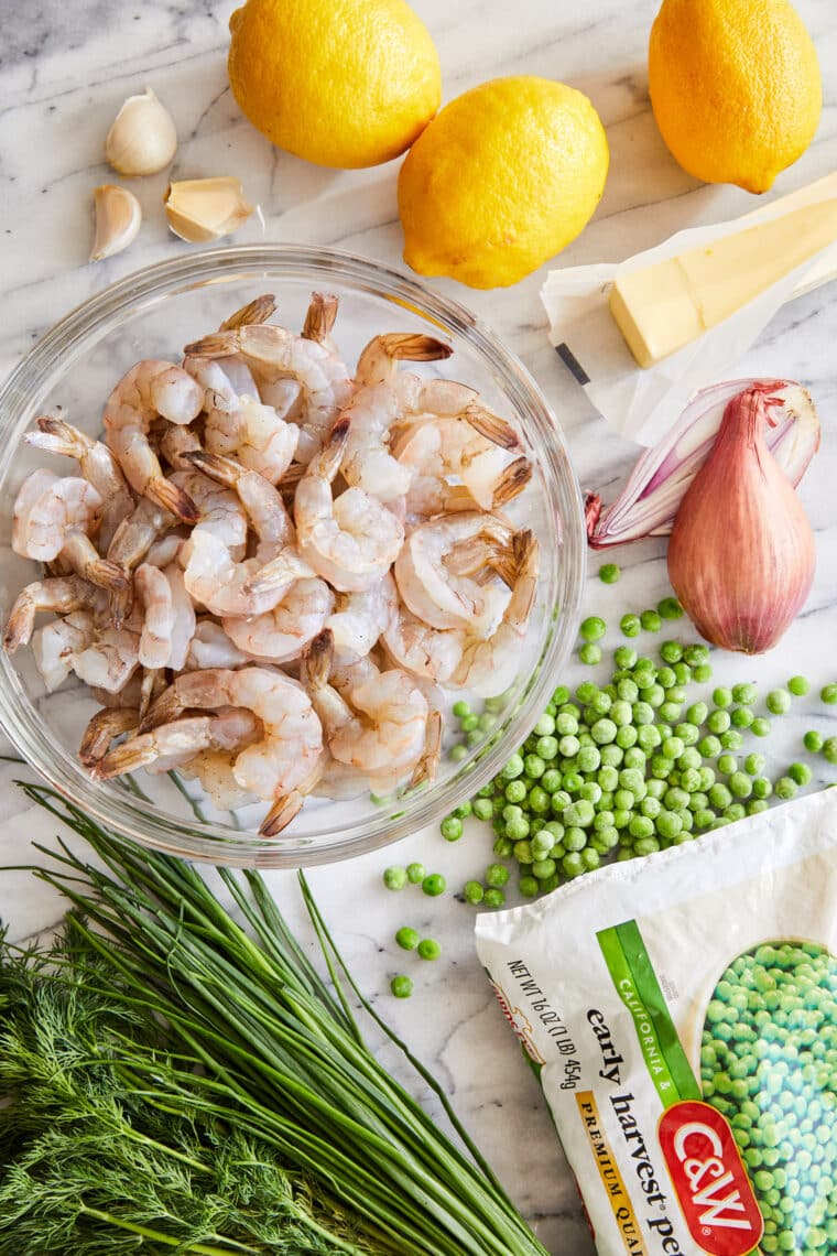 Garlic Shrimp and Peas - Juicy, tender shrimp swimming in a pool of garlicky, buttery goodness. Serve with crusty bread or pasta. SO SO GOOD!