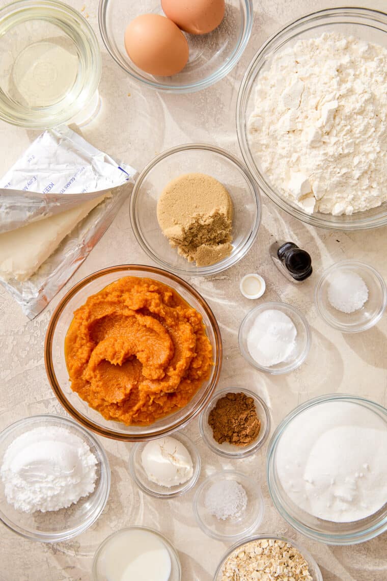 Pumpkin Cream Cheese Muffins (Starbucks Copycat) - Moist, tender pumpkin muffins with a cream cheese filling that will knock your socks off!